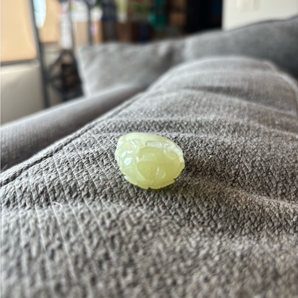 Carved Pale Green Hetian Jade Ring - Picture 2 of 11